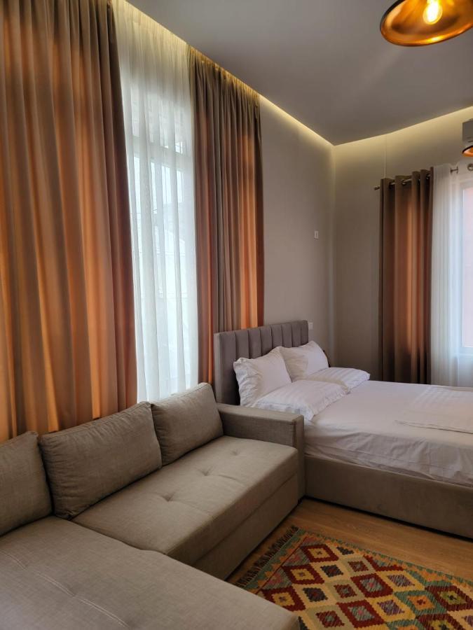 Berhami Studio Apartment Tirana Exteriör bild