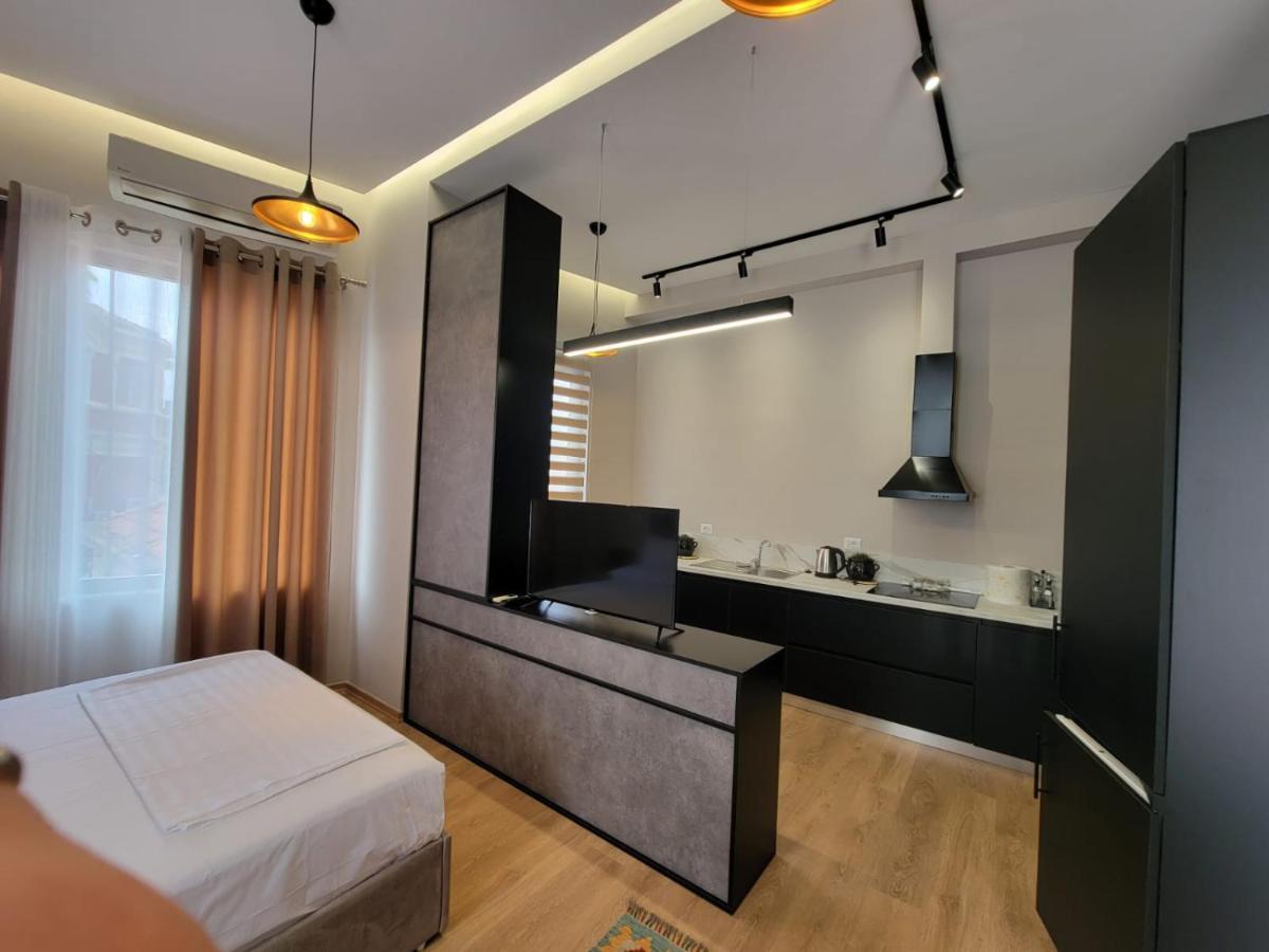 Berhami Studio Apartment Tirana Exteriör bild